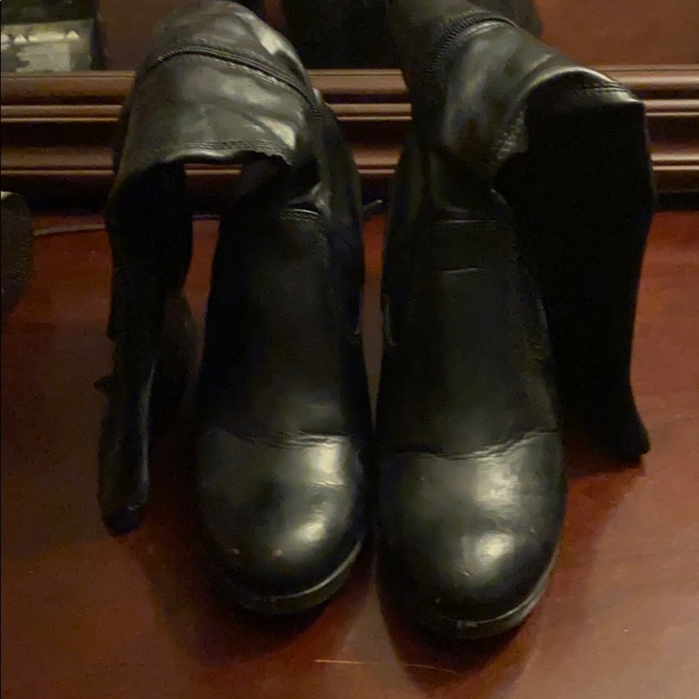 Black heeled boots